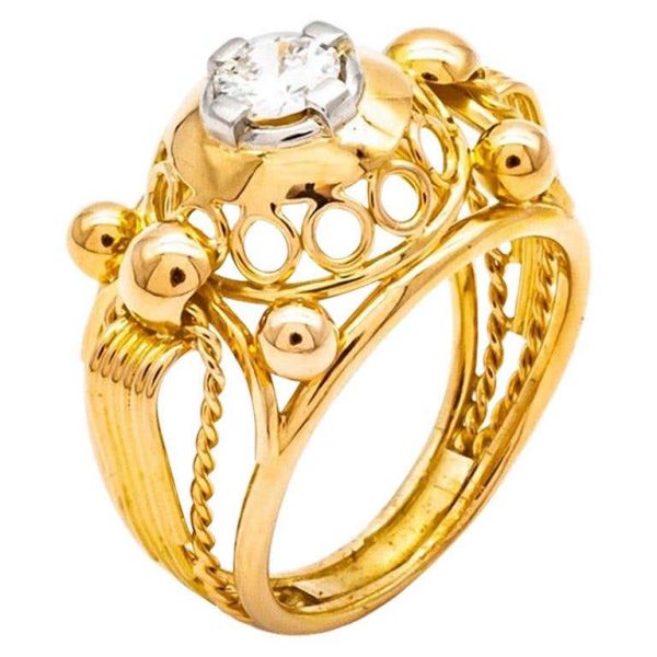 Mesure et art du temps - 18 Karats Yellow Gold Lace Tank Ring with a Diamond