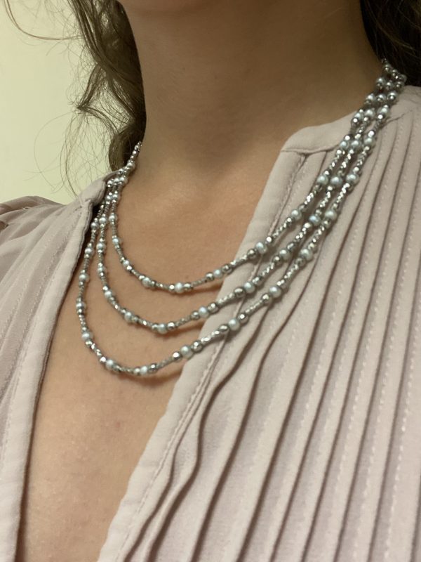 Mesure et art du temps - Flexible Necklace with 3 Rows of 18 Karat White Gold and Fine Pearls