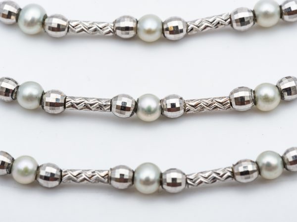 mesure et art du temps - Flexible Necklace with 3 Rows of 18 Karat White Gold and Fine Pearls. Bijouterie - Bijoux précieux - Perles - Or blanc