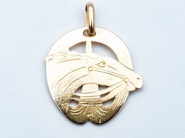 Mesure et art du temps - 18 Karat Yellow Gold Pendant Lucky Charm, Horse