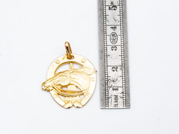 Mesure et art du temps - 18 Karat Yellow Gold Pendant Lucky Charm, Horse