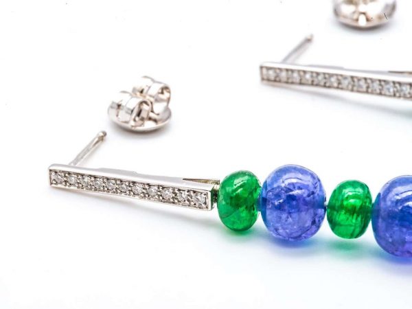 Mesure et art du temps - 0.12 Carat Diamond Earrings with Tanzanite and Tsavorite Beads