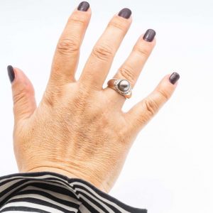 Mesure et art du temps - White Gold Ring with a Tahitian Pearl and Diamonds