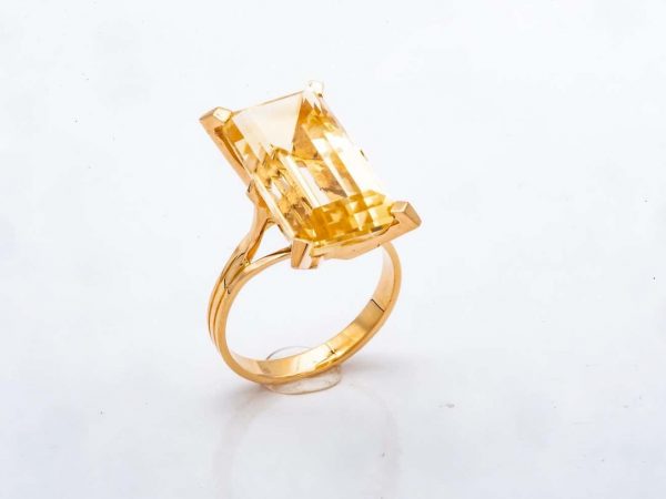 Mesure et art du temps - 18 Karat Yellow Gold Ring with Emerald cut Citrine