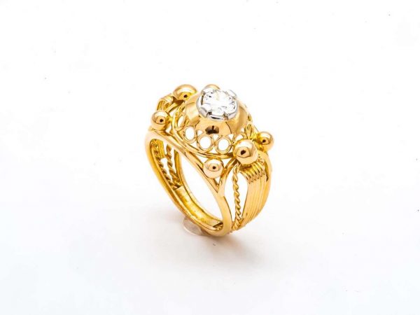 Mesure et art du temps - 18 Karats Yellow Gold Lace Tank Ring with a Diamond