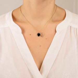 Mesure et art du temps - Skip to the beginning of the images gallery ANGÈLE MINI ONYX HEART ON CHAIN Gynette NY