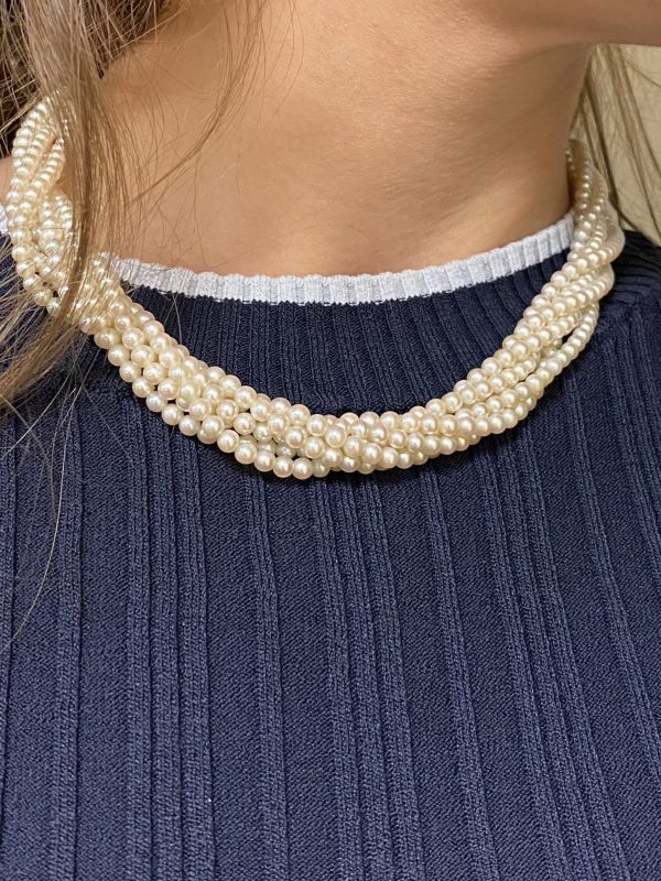 Mesure et art du temps - 6 Row Cultured Pearls Necklace with 18K Yellow and White Gold Clasp