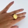 Mesure et art du temps -Gold coin of 20 francs mounted in ring. On the front : right profile of the Marianne wearing the phrygian cap and a crown of oak branch. Inscription : FRENCH REPUBLIC. On the reverse side the French motto : Liberty, equality, fraternity surrounds a rooster, date 1907. Engraver : Jules-Clément Chaplain. Edge with inscription LIBERTE EGALITE FRATERNITE. Mounting punched eagle head Size : 55 FR; 7 US; N UK