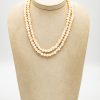 Mesure et art du temps - 2 Strands Fine Pearls Necklace with 18k Yellow Gold Clasp Necklace of Fine Pearls 2 Rows that has been threaded. Clasp in 18 karat yellow gold. Width of the pearls: 0,8 cm Width: 1,3 cm Length: 46,5 cm