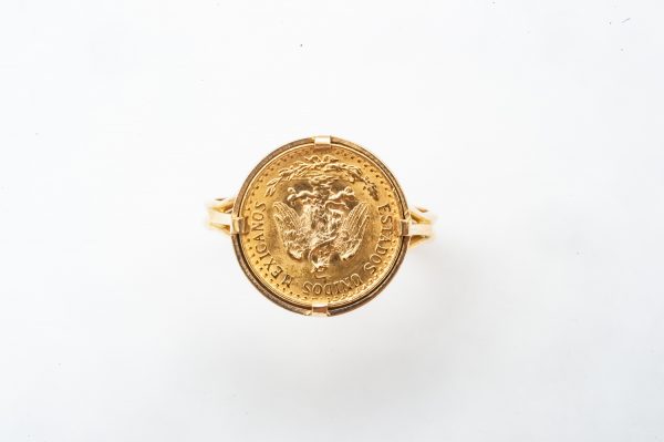 Mesure et art du temps - Solid 18k gold ring, eagle head hallmark, set with a gold coin of Dos Pesos Mexicanos, with the effigy of an eagle "Estados Unidos Mexicanos", dated 1945, 20th century. Size : 54 FR; 6,75 US; N UK