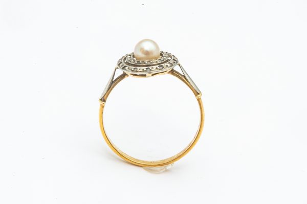 Mesure et art du temps - Yellow Gold and White Gold Ring with Diamonds and Fine Pearl Antique Yellow and White Gold Ring with a Fine Pearl and Diamonds 0,24 carats size 52,5 24 Diamonds : 24x0,01 carats = 0,24 carats Diameter of the pearl : 0,5 cm Size : 52,2 FR, 6 US , L UK