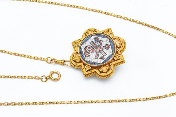 Mesure et art du temps - Antique Religious Brooch Micro Mosaic 18K Yellow Gold . Bijoutier - Joaillier - Bijoux anciens - Horloger - Horlogerie - Vannes - France - Bretagne - Morbihan
