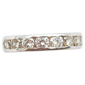 Mesure et art du temps - Bague de fiançailles Or Blanc 18 Carats avec 8 Diamants de 0,16 carats Bague ancienne d'engagement en Or Blanc 18 Carats. Parfaite à offrir ou pour faire sa demande avec 8 Diamants, 1,28 carats au total. Diamants color F/4 8 Diamants : 8x0,16 cts = 1,28 carats Taille : 52 FR, 6 US, L UK