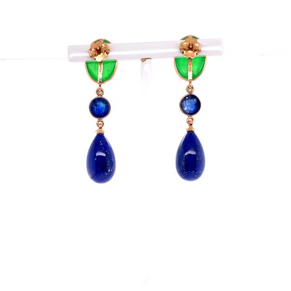 Mesure et art du temps - 18k Yellow Gold Pendant Earrings with Green Agatha, Blue Sapphire and Lapis Lazulis Art deco style earrings with cabochon cut green agates, drop cut lapis lazulis and briolette cut blue sapphire. length : 4,75 cm width : 1 cm