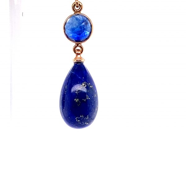 Mesure et art du temps - 18k Yellow Gold Pendant Earrings with Green Agatha, Blue Sapphire and Lapis Lazulis Art deco style earrings with cabochon cut green agates, drop cut lapis lazulis and briolette cut blue sapphire. length : 4,75 cm width : 1 cm