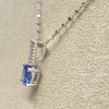 Mesure et art du temps - 18 karat white gold diamond and sapphire necklace Necklace chain with original mesh in 18 karat white gold. Its pendants composed of 8 brilliant cut diamonds, H color and 1 Oval Blue Sapphire. length : 22,3 cm