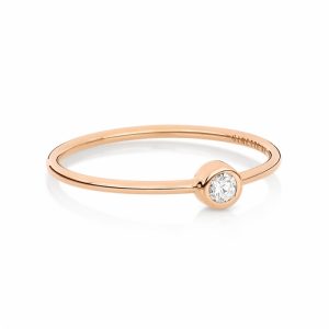 Mesure et art du temps - ginette ny iconic piece that you cannot live without CIRCLES is a collection of necklaces rings hoops made of simple gold wire. A GINETTE NY must have. bague or rose 18 carats et diamants (0,048 ct)