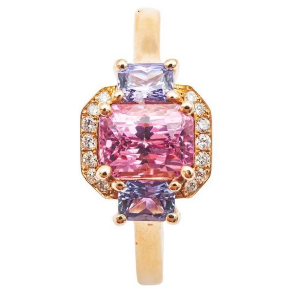 Mesure et art du temps - 18 karat Rose Gold Spinel Pink Sapphire and Diamond Cocktail Ring 18 karat yellow gold basket ring set with 1 spinel, 2 sapphires and 16 diamonds. Cocktail or Art Deco ring style, it will dress your fingers for all occasions. Spinel: E shape, 1.680 carats, R color Diamond : Shape B, 0.110 carats/diamond, G Color Sapphire: Shape B, 0.460 carats/sapphire, Color M