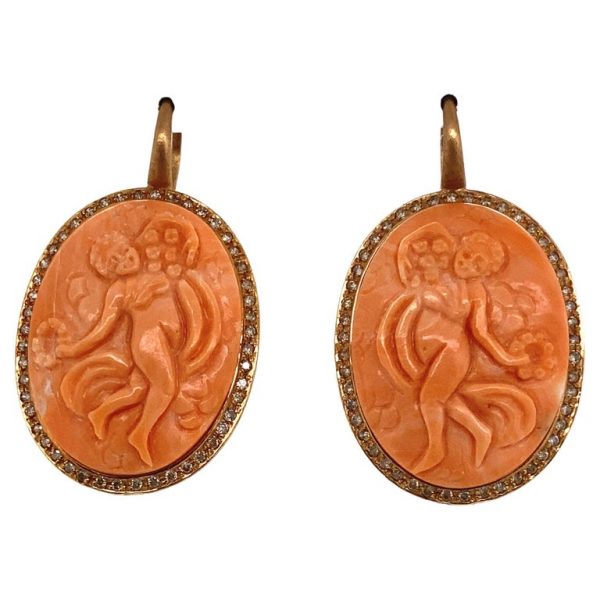 Mesure et art du temps - 18 karat Yellow Gold and Diamond Cameo Coral Earrings Cameo engraved with my hands in a Coral taken up on Yellow Gold 18 carats. The outline of the coral is set with Diamonds. Earrings neck sign