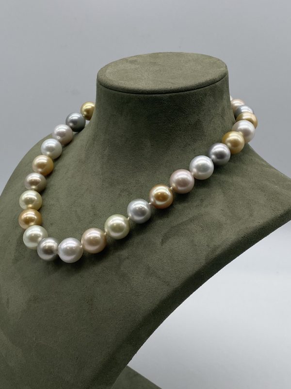 Tahitian Pearl Necklace 18K Yellow Gold Necklace of 29 Tahitian Pearls with a 18k Yellow Gold buy clasp. Size 14/15 mm Silky and bright dresses. Triple A classification. Natural pastel color.