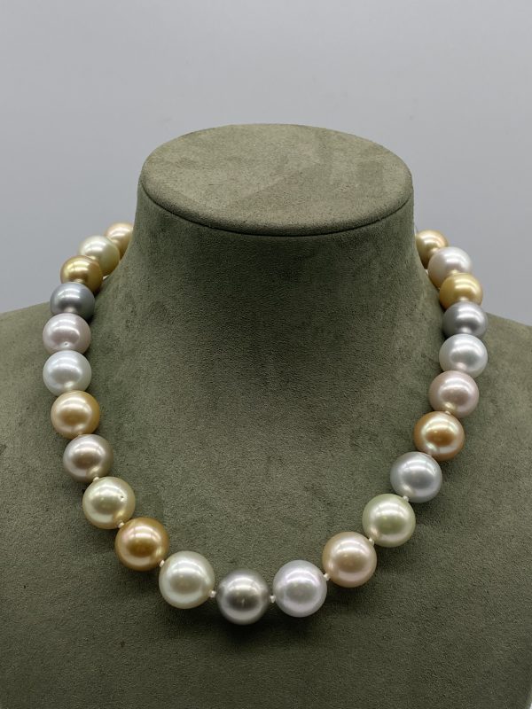 Tahitian Pearl Necklace 18K Yellow Gold Necklace of 29 Tahitian Pearls with a 18k Yellow Gold buy clasp. Size 14/15 mm Silky and bright dresses. Triple A classification. Natural pastel color.