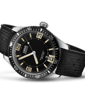 Divers Sixty-Five Black