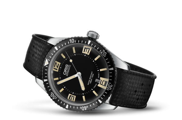 Divers Sixty-Five Black